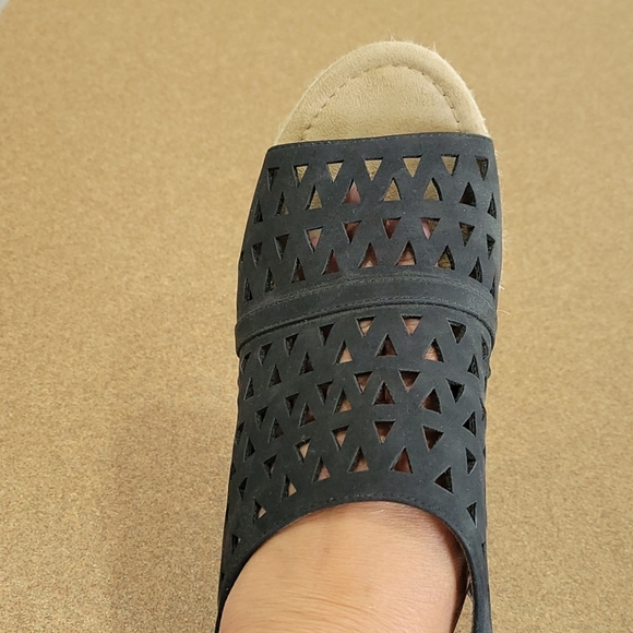 St. John's Bay Black Cut Out Wedge Sandals!!! - Picture 5 of 10